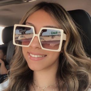 Meet your Posher, Nya